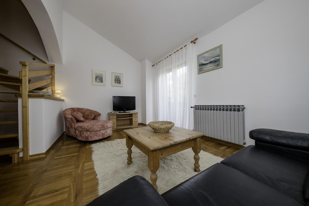 Apartments Dedić Supetarska Draga Zewnętrze zdjęcie